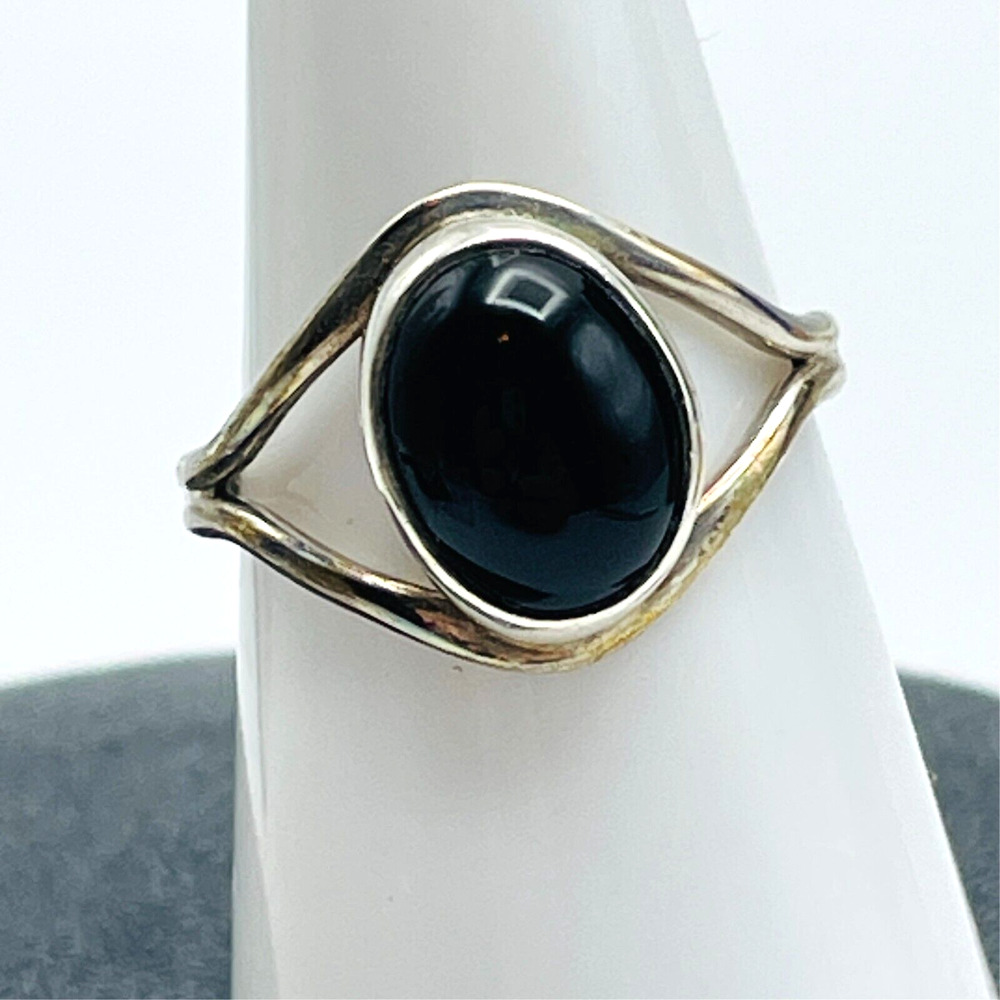Sterling Silver Split Shank Ring Black Stone Oval Cabochon Size 5.75 Marked USA